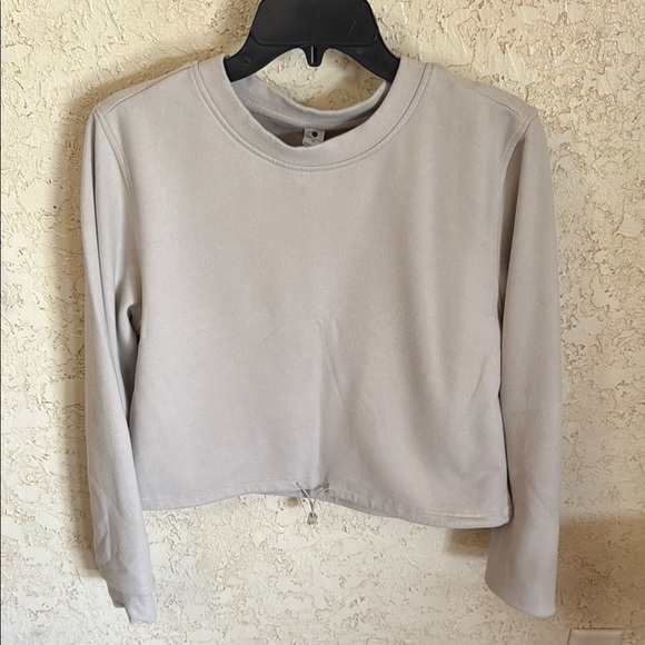 Payton Ultra Mélange Crop Sweatshirt by
YOGALICIOUS - Picture 3 of 10